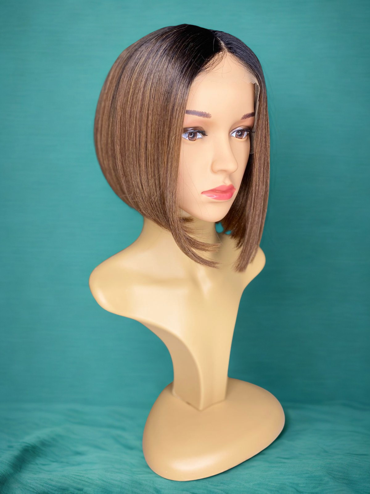 Peluca corta melena división media